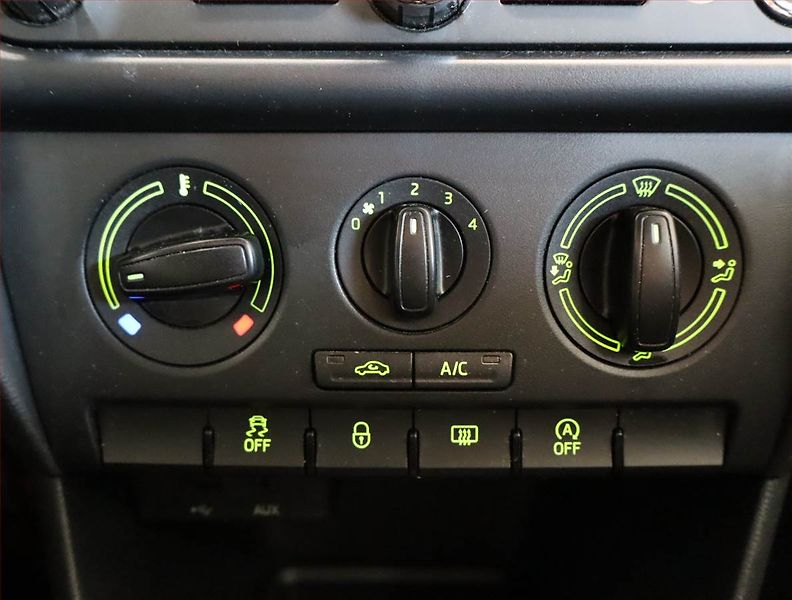 Škoda Rapid (2015) Spaceback 1.2 TSI, Tempomat - fotka 19 z 22