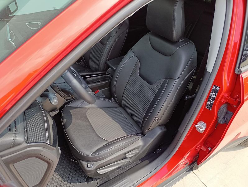 Jeep Compass 1.5 E-HYBRID NIGHT EAGLE ČR - fotka 12 z 31