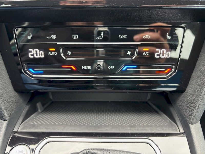Volkswagen Passat (2022) 2.0 TSI 140kW DSG Elegance - fotka 27 z 35