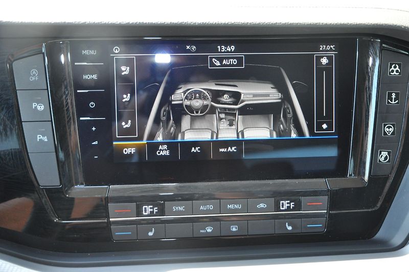 Volkswagen Touareg 3.0TDi V6 170kW 4x4 Automat - fotka 17 z 27