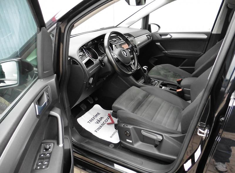 Volkswagen Touran 2,0 TDi Highline Navi - fotka 10 z 19