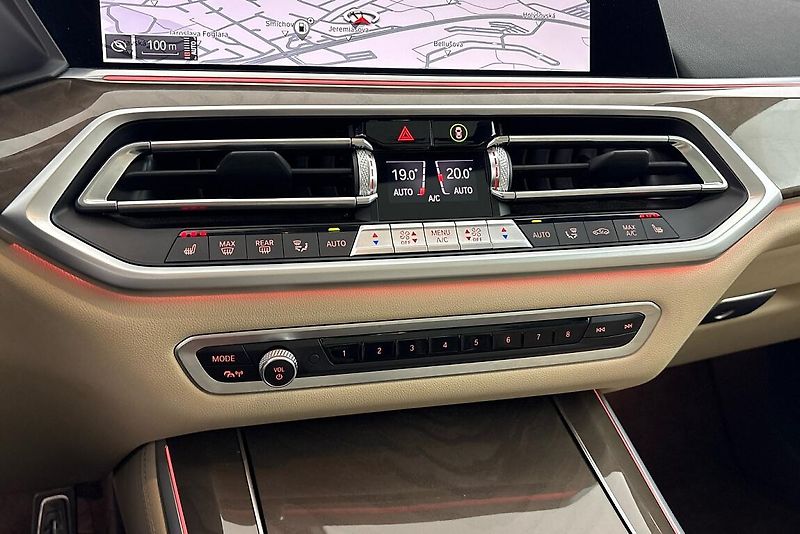BMW X5 xDrive40i - fotka 23 z 29