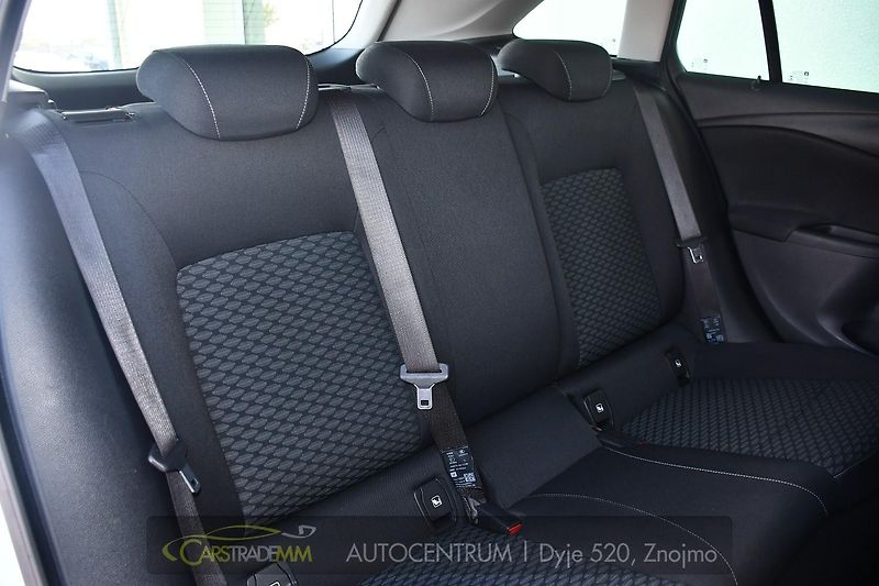 Opel Astra 1.6CDTi CARPLY NAVI - fotka 19 z 40
