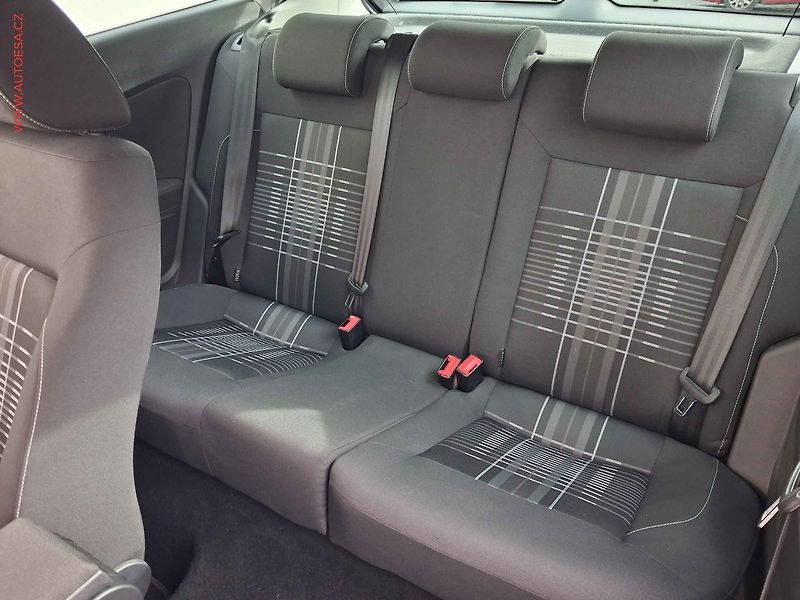 Volkswagen Polo (2015) 1.4 TDi, Lounge - fotka 11 z 18
