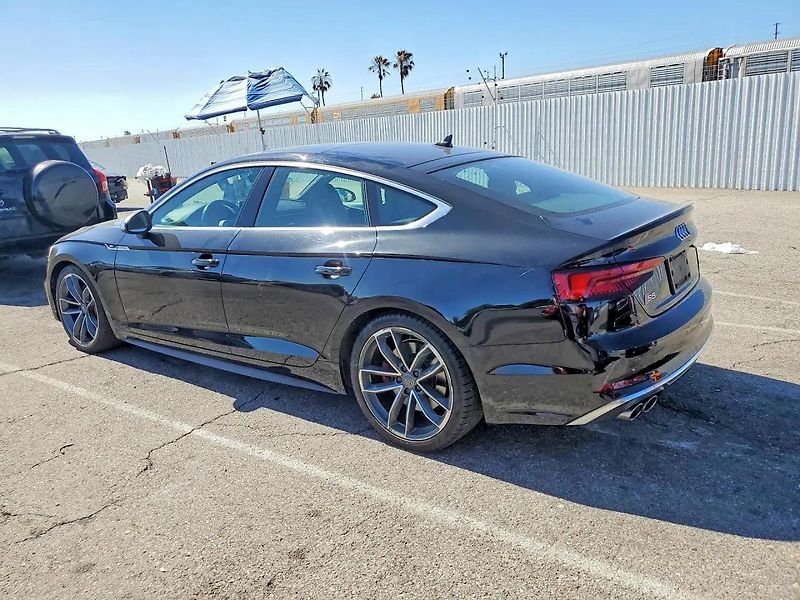 Audi S5 (2018) Auto na cestě - fotka 2 z 12