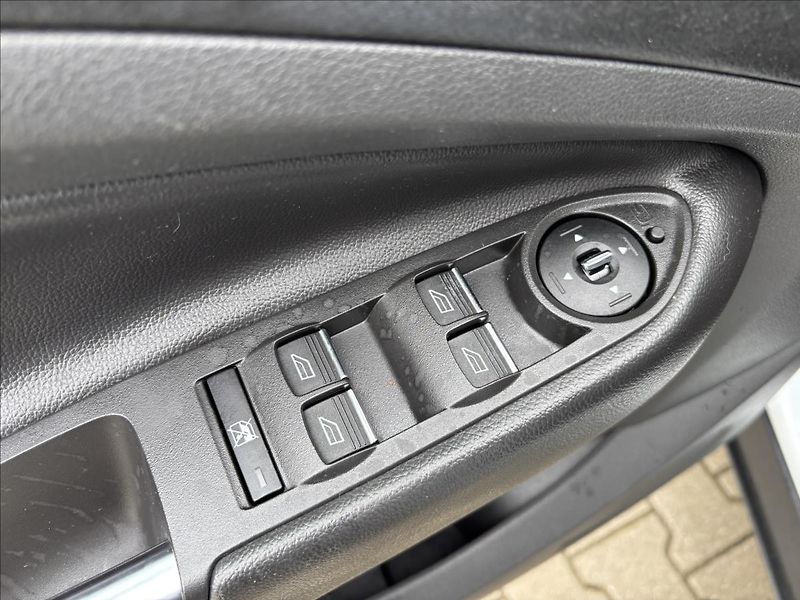 Ford Kuga 1,6 EcoBoost 110kW Trend - fotka 19 z 30