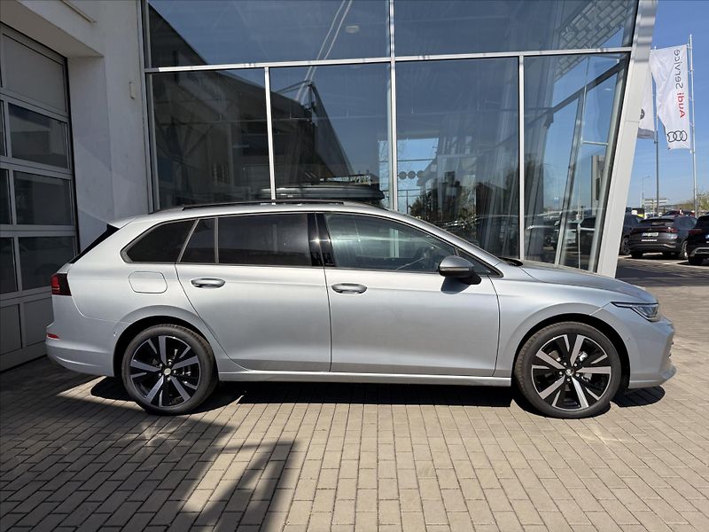 Volkswagen Golf Variant (2026) 1,5 eTSI 7DSG mHEV  People - fotka 4 z 16
