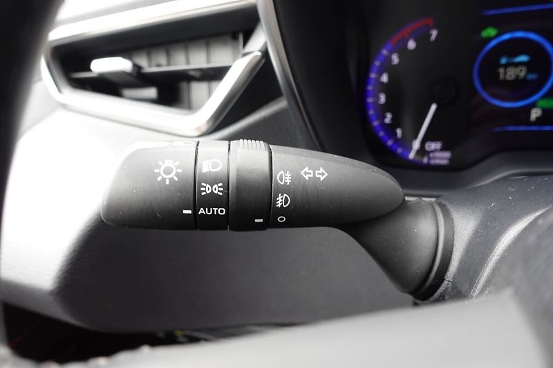 Toyota Corolla 1.8HSD e-CVT GR Touring Sport - fotka 25 z 31