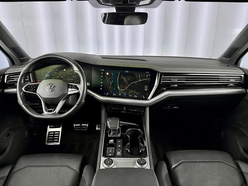Volkswagen Touareg 4.0TDI V8 R-LINE 4MOTION, BLAC - fotka 9 z 27