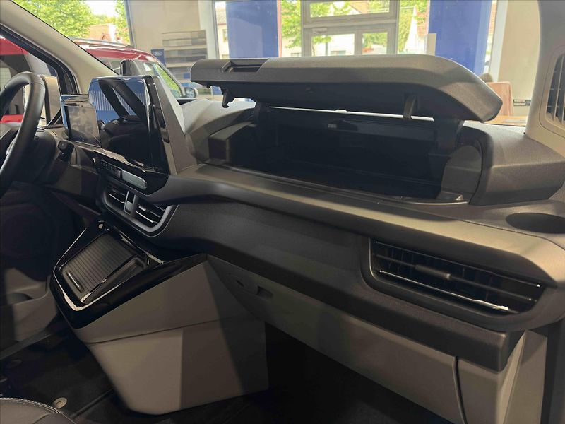 Ford Tourneo (2026) 2,0 EcoBlue 125 kW/170k  Custo - fotka 17 z 21