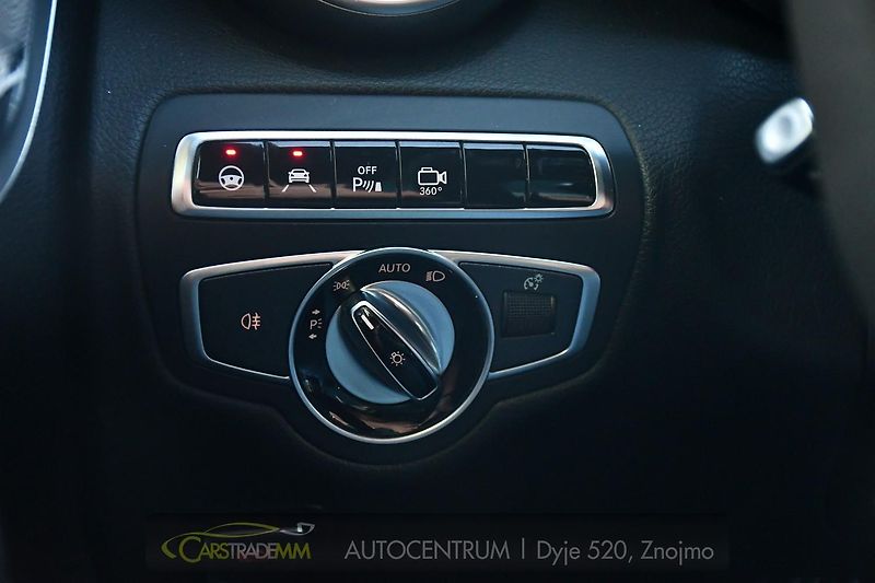 Mercedes-Benz Třídy C C63 AMG - fotka 22 z 47