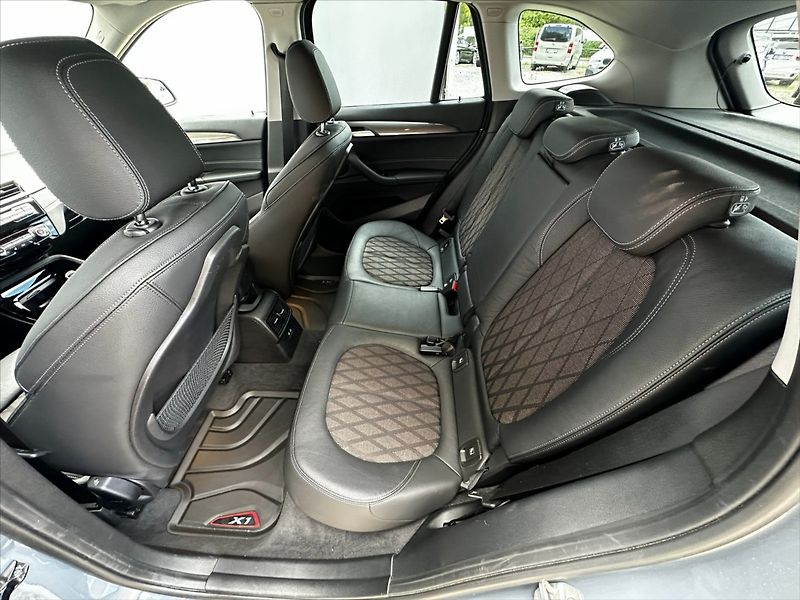 BMW X1 2,0 140kW-xDRIVE-CZ-DPH-VÝBAVA - fotka 11 z 44