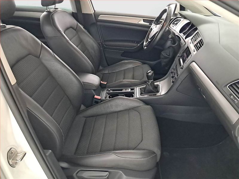 Volkswagen Golf (2014) 2.0 TDI, Kůže, Navi, Bi-Xenony - fotka 9 z 20