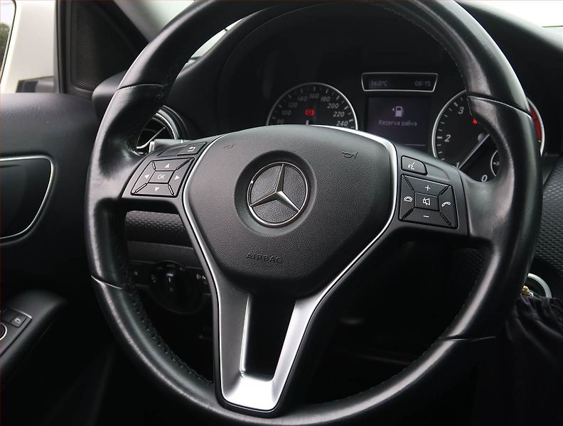 Mercedes-Benz Třídy A (2015) A 180 d, Park. senzory - fotka 18 z 18