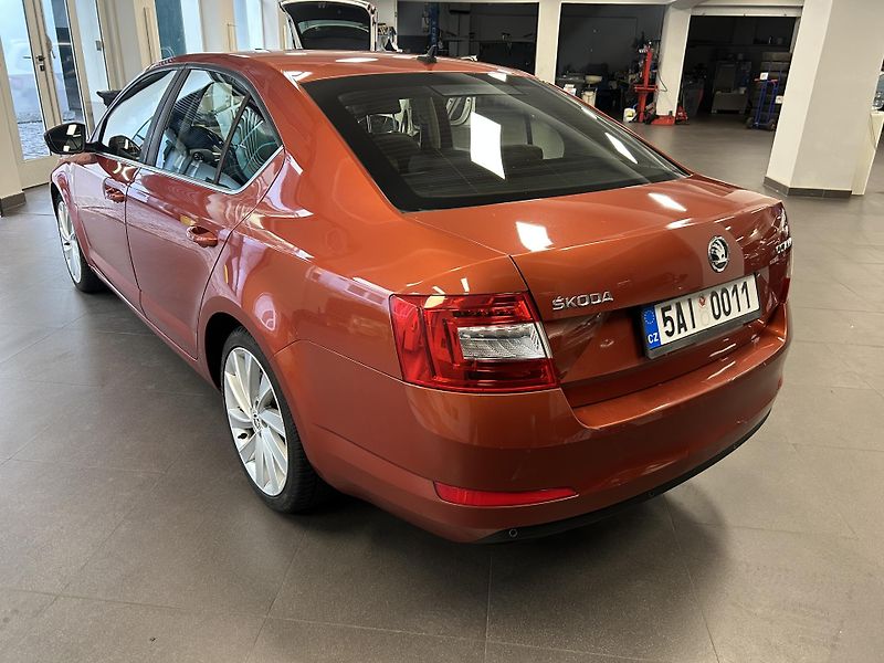 Škoda Octavia (2016) 2.0TDi L&K DSG Bi-X ACC Canton - fotka 3 z 34