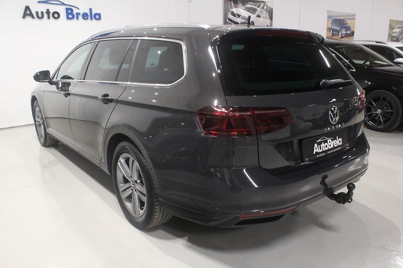 Volkswagen Passat (2021) 2.0TDI DSG Info display Matrix - fotka 9 z 43