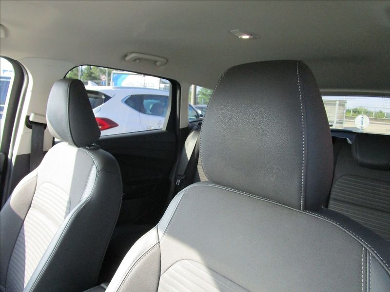 Ford Kuga 2.0TDCi 132kW AWD, automat - fotka 15 z 41