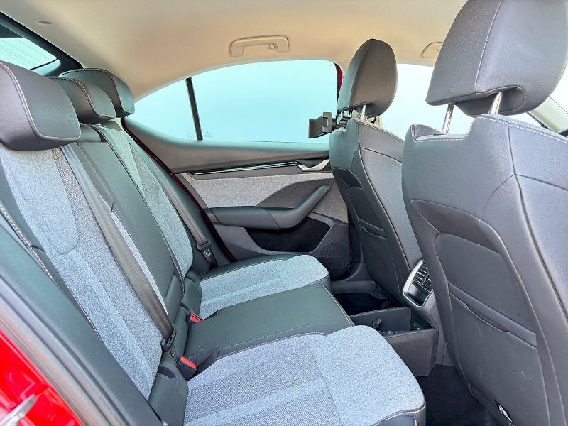 Škoda Octavia (2025) DSG 1.5 TSI / 110kW / TOP SELE - fotka 9 z 35