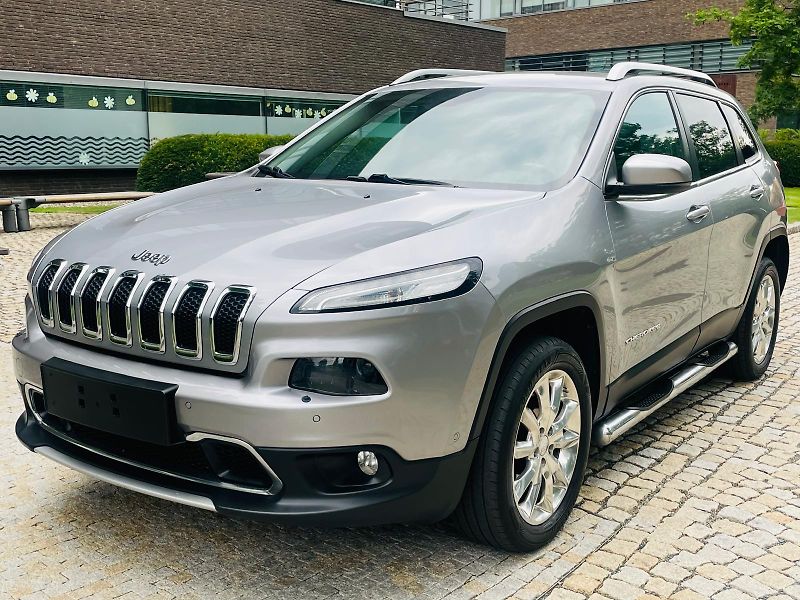 Jeep Cherokee 2.0D 4x4 AUT KAMERA TAŽNÉ LED - fotka 3 z 50