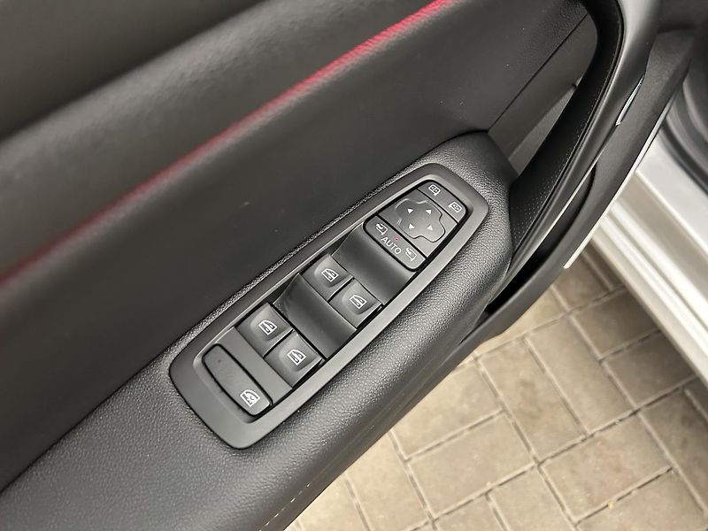 Renault Mégane 1.3 TCe - fotka 7 z 24