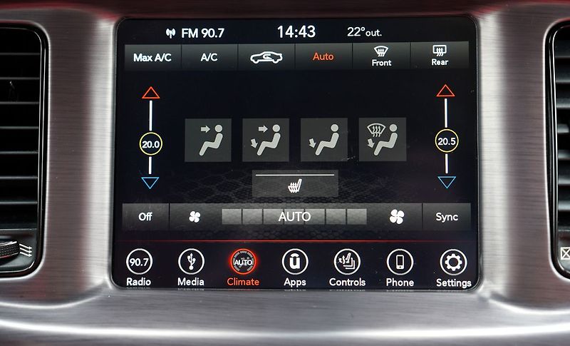 Dodge Charger 5.7 V8 Hemi R/T, kůže/AT/375 P - fotka 39 z 44