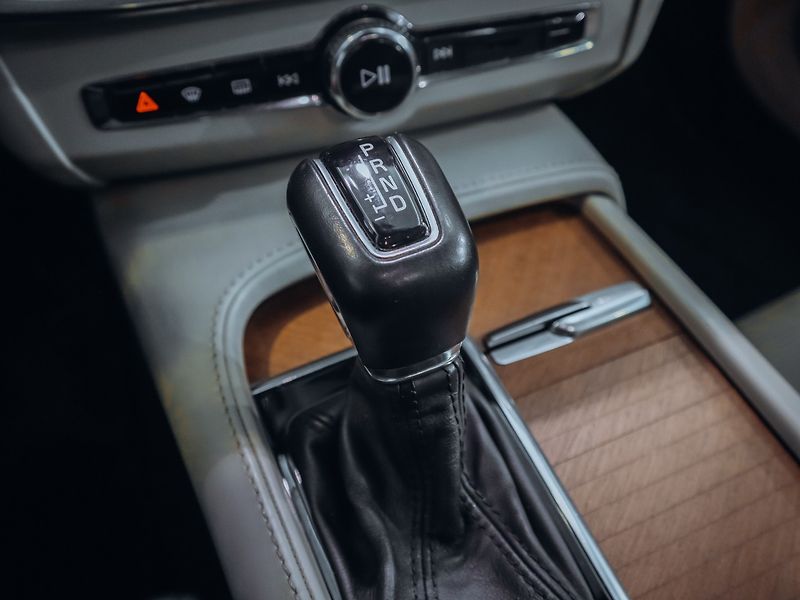 Volvo S90 2.0 D5 AWD Inscription 173kW - fotka 11 z 23