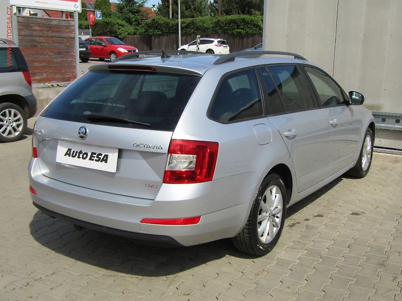 Škoda Octavia (2014) 2.0 TDi 4x4, AC, TZ, park - fotka 4 z 18