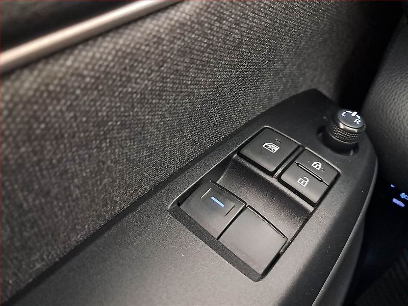 Toyota Yaris (2021) 1.5 VVT-i, Tempomat - fotka 16 z 17