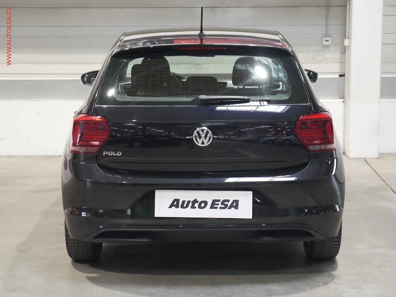 Volkswagen Polo (2019) 1.0 TSI, 2.maj,ČR, AC, temp. - fotka 5 z 17