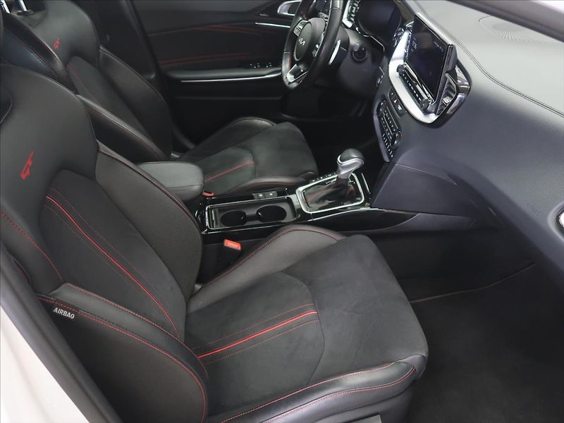 Kia ProCeed 1,6 T-GDI GT 150KW CZ TOP STAV - fotka 13 z 40