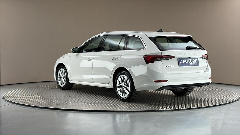 Škoda Octavia 2.0 TDI DSG Style Combi - fotka 2 z 27