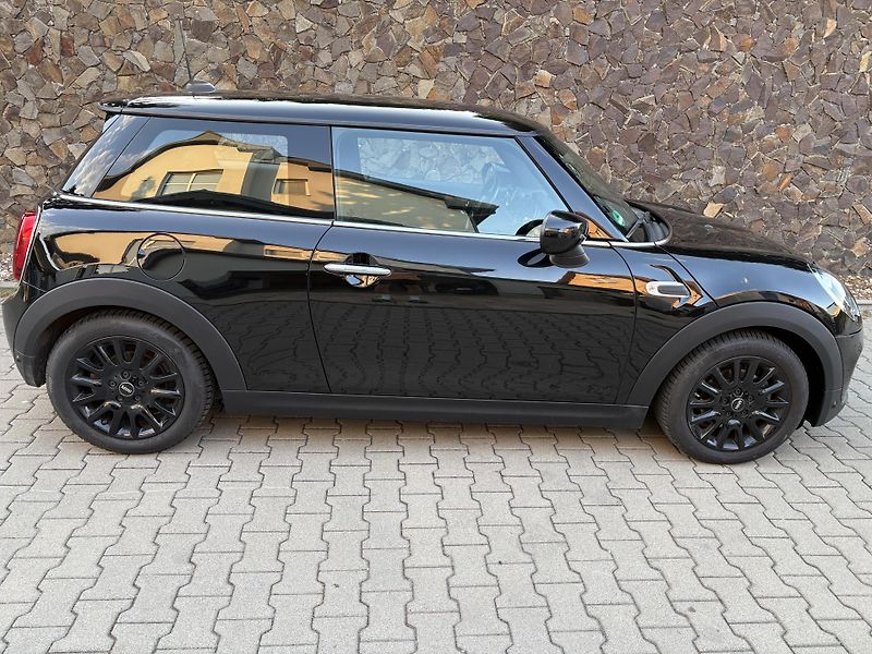 Mini Cooper (2020) 1.5  75 kW Sport Paket - fotka 2 z 14
