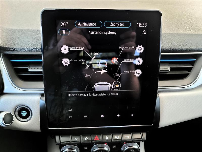 Renault Captur 1,6 E-Tech PHEV Intense - fotka 29 z 49