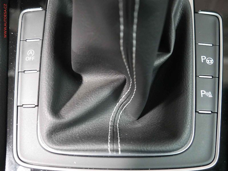 Volkswagen Golf (2015) 1.4 TSi R-Line, CUP - fotka 22 z 23