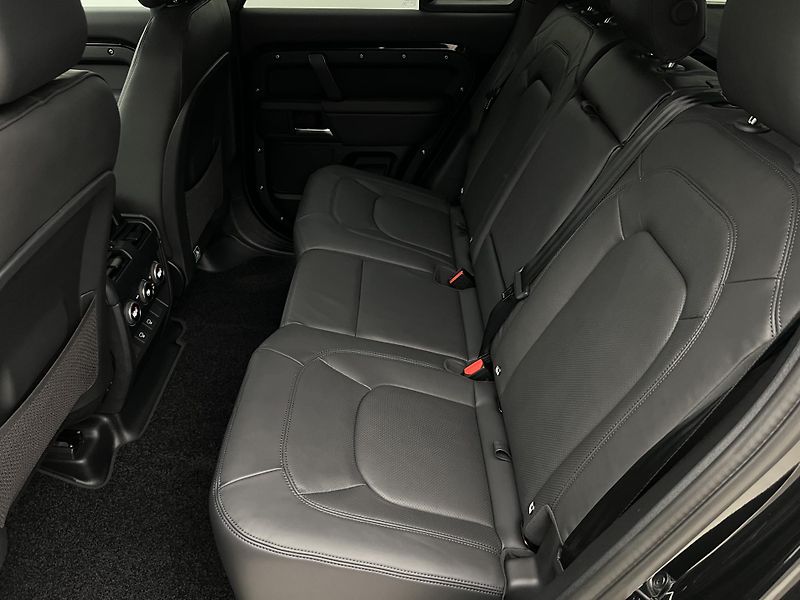 Land Rover Defender (2025) 110 D250 X-DYNAMIC SE AWD Aut - fotka 14 z 45