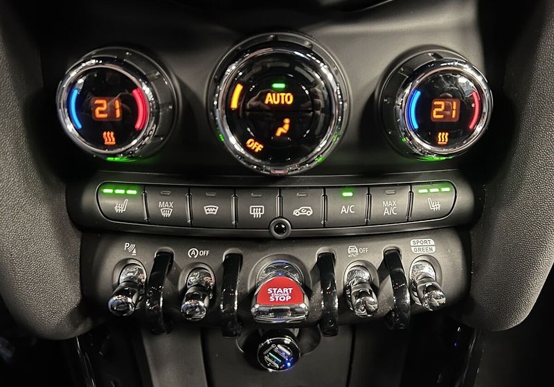 Mini Cooper - fotka 7 z 16