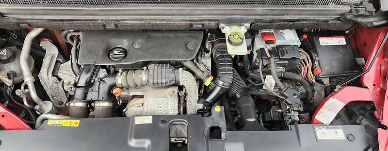 Citroën Grand C4 Picasso (2016) 1.6 HDI 7 MÍST ČR - fotka 36 z 43