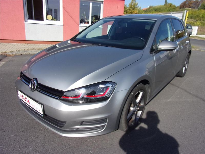 Volkswagen Golf 1,2 TSI - fotka 8 z 24