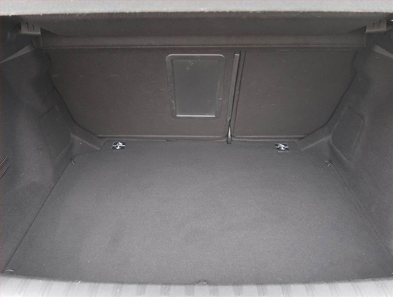 Peugeot 308 (2018) 1.5 BlueHDi, Navi, Tempomat - fotka 14 z 17