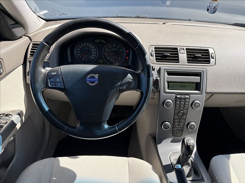 Volvo S40 2,0 i 107 KW MANUAL CZ - fotka 8 z 23
