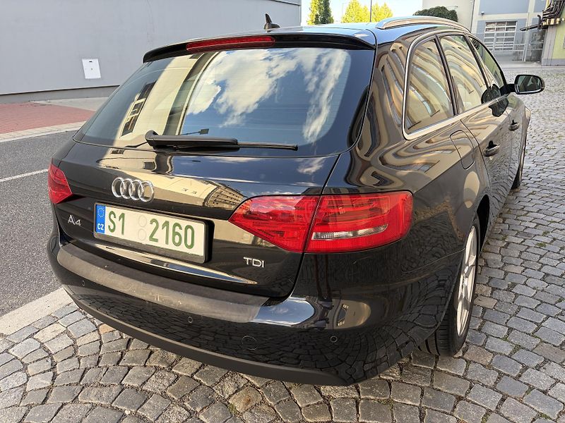 Audi A4 2,0 TDI, manual, nehavarovane - fotka 7 z 26