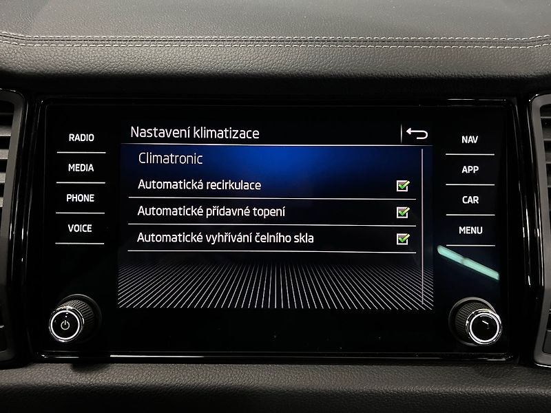 Škoda Kodiaq 2.0 TDI DSG 4X4 SPORTLINE, ACC - fotka 21 z 32