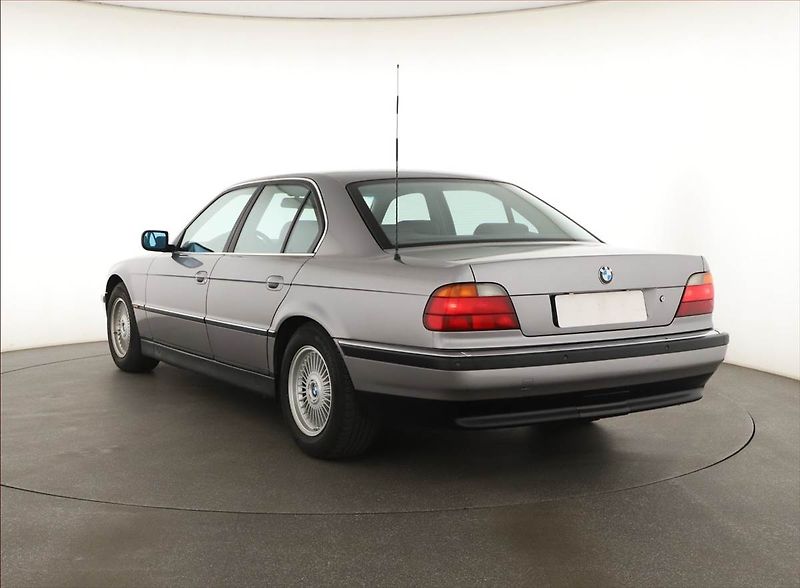 BMW Řada 7 (1994) 740i, Automat, Kůže, Tempomat - fotka 4 z 20