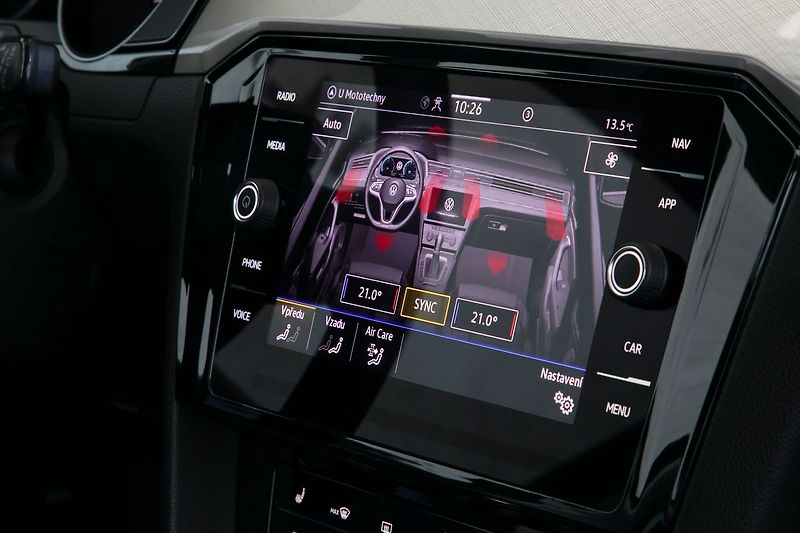 Volkswagen Passat 2.0TDI 110kW DSG Tažné Kamera - fotka 17 z 21
