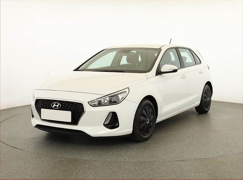 Hyundai i30 (2018) 1.0 T-GDI, Tempomat - fotka 2 z 16