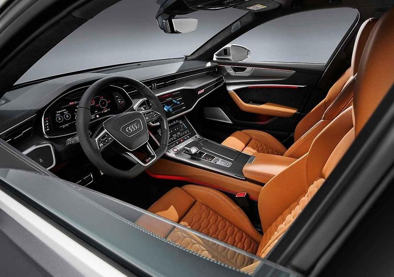 Audi RS6 Avant - současné provedení ve společnosti minulých generací