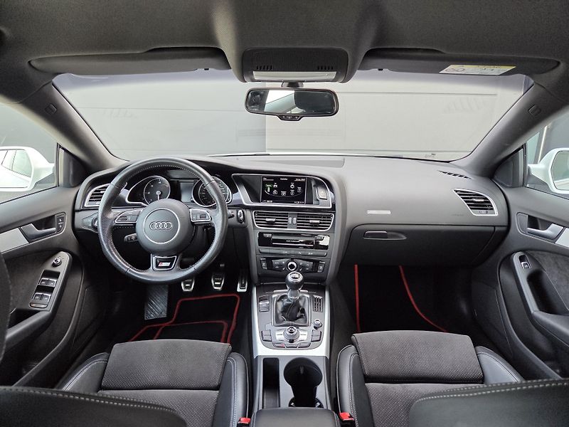 Audi A5 2,0 TDi Sportback - fotka 9 z 40
