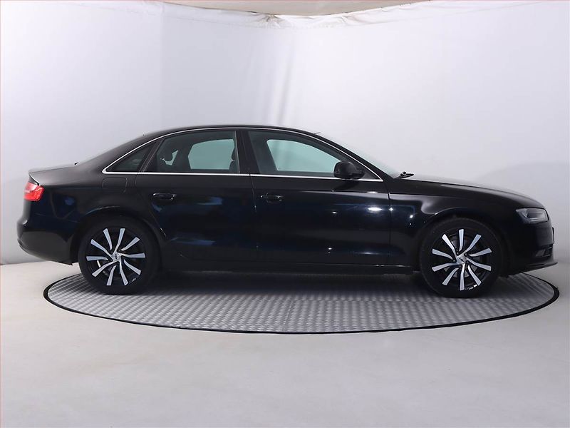 Audi A4 (2015) Design 2.0 TDI, Bi-Xenony - fotka 6 z 18