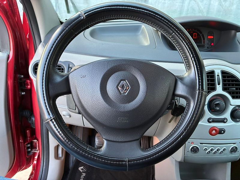 Renault Modus (2005) 1.2i 55KW, VYHŘIVANÉ SEDADLA - fotka 19 z 28