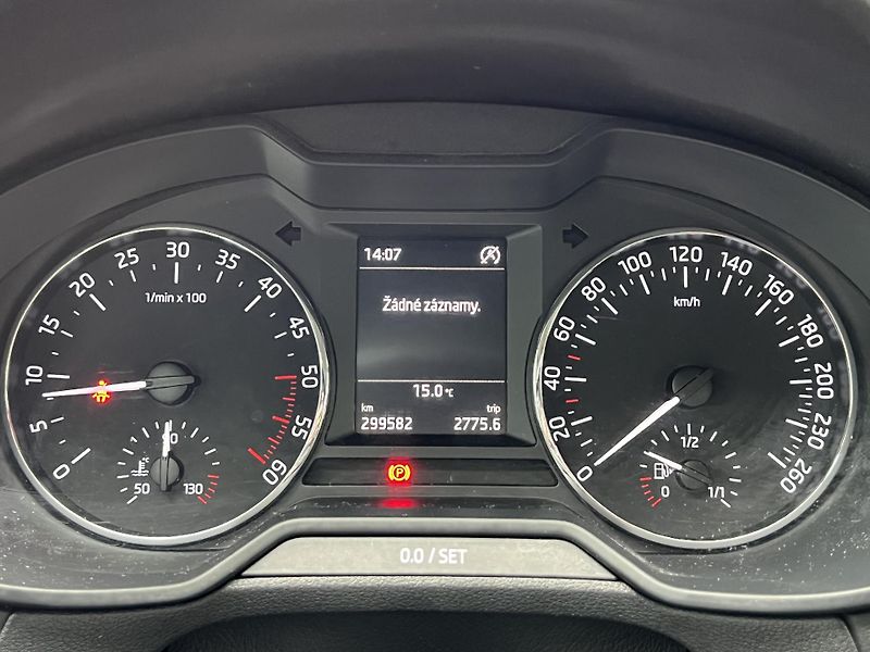 Škoda Octavia 2.0 TDi 110 kW SERVISKA - fotka 16 z 17